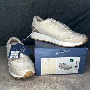NWT Universal Thread Courtney Sneakers Women’s 9